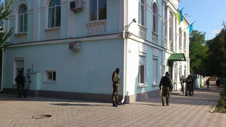 Зампред крымскотатарского Меджлиса – Дождю: здание Меджлиса блокировано, скорее всего, ФСБ