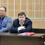 Защита полагает, что Ижмуков двигался со скоростью не выше 74 км в час, а также, что он не мог заранее увидеть автоколонну, так как габаритные огни на MAN были загрязнены, а светоотражающего знака аварийной остановки на грузовике не было
