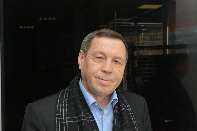Умер поэт Рустам Закуанов