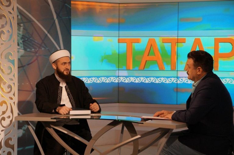 Муфтий Татарстана стал гостем программы «Татарлар»
