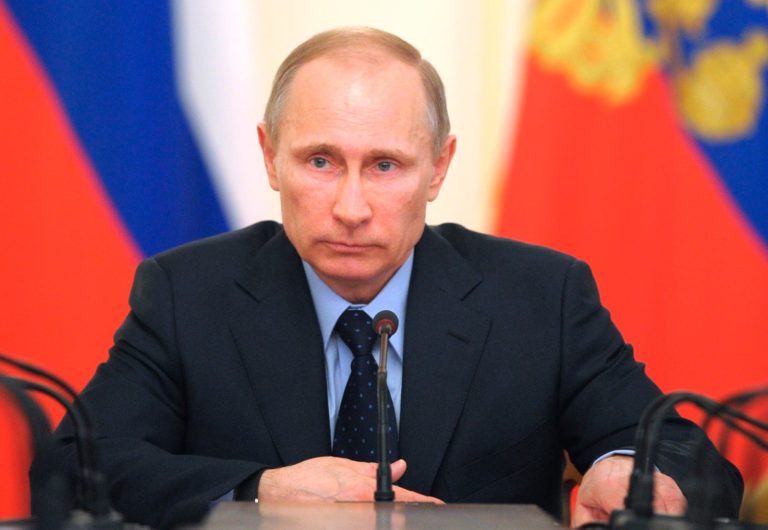 Путин поручил ежемесячно доплачивать классным руководителям по 5 тыс. рублей