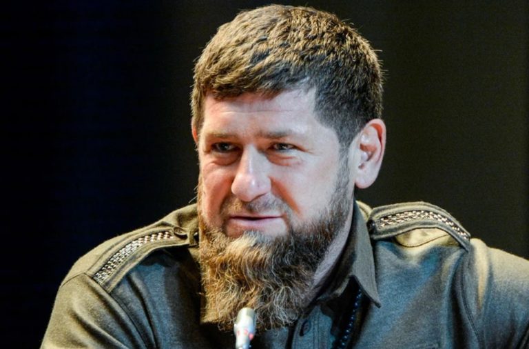 Кадыров временно сложил с себя полномочия главы Чечни