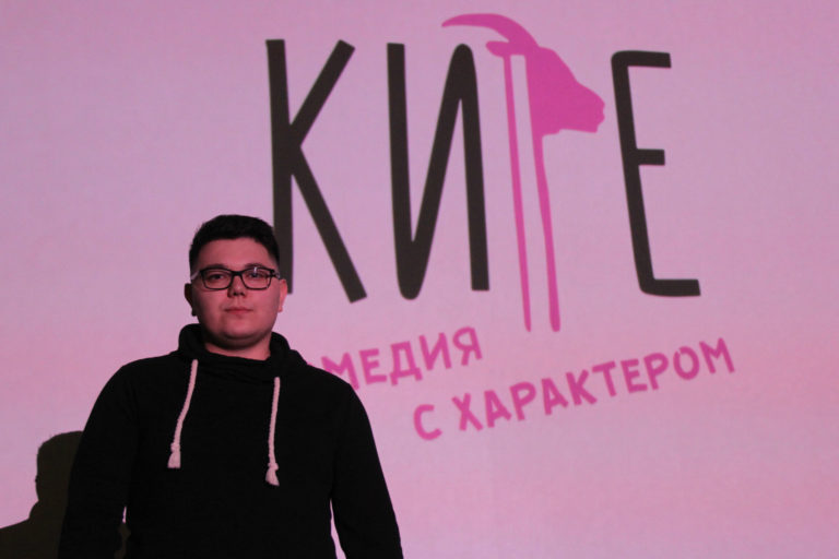 Татарчага өйрәтү коралы – кино