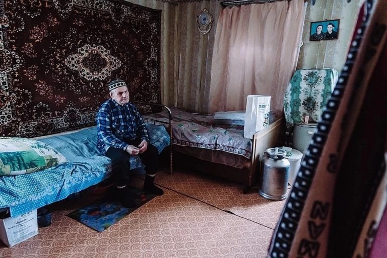 «Много лет жил посреди болота»: в Самарской области татарская диаспора скинулась на жилье для ветерана Великой Отечественной войны