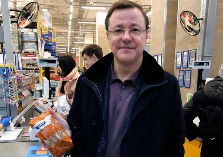 «Жена хотела купить гречку, а ее уже не было»: Дмитрий Азаров проверил, как обстоят дела с крупой в магазинах