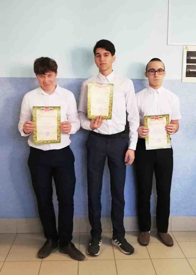 Сдавай макулатуру! Спасай деревья!