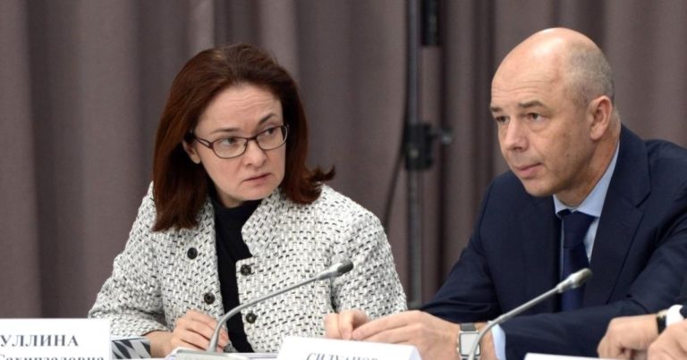 Минфин и ЦБ выступили с заявлениями про нефть и рубль