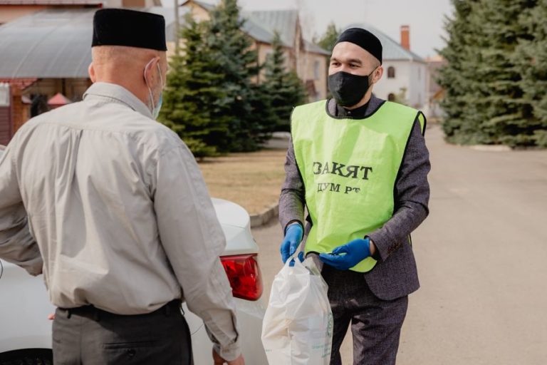 Пожилые казанские имамы получили продовольственную помощь от БФ «Закят»