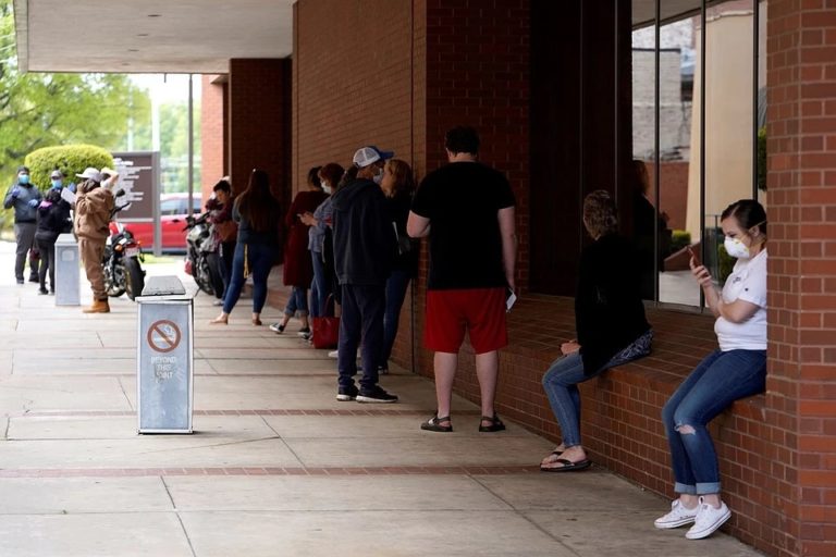 Почему в США появилось 22 миллиона официальных безработных, а в России только 180 тысяч
