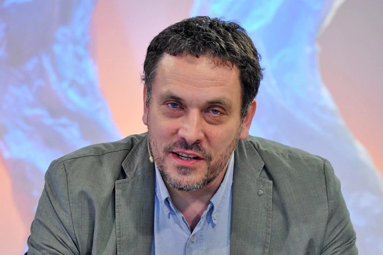 Журналиста Шевченко увезли в больницу с подозрением на коронавирус