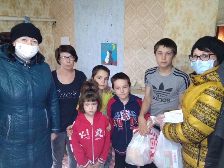 Продуктовые наборы многодетным семьям раздали в Камышлинском районе