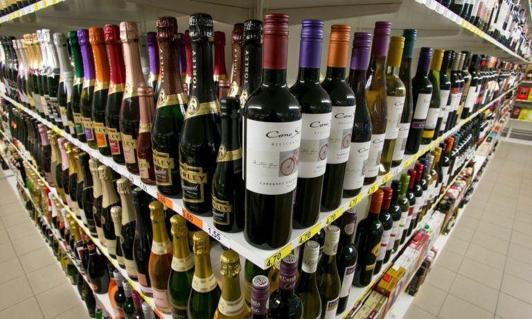 В России зафиксирован всплеск продаж алкоголя перед началом самоизоляции