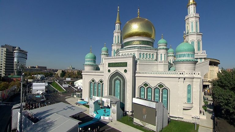 Депутаты Госдумы призвали открыть мечети, церкви и синагоги