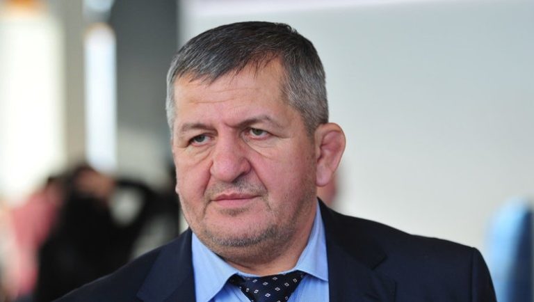 Отец Хабиба Абдулманап Нурмагомедов находится в тяжелом состоянии в госпитале в Москве