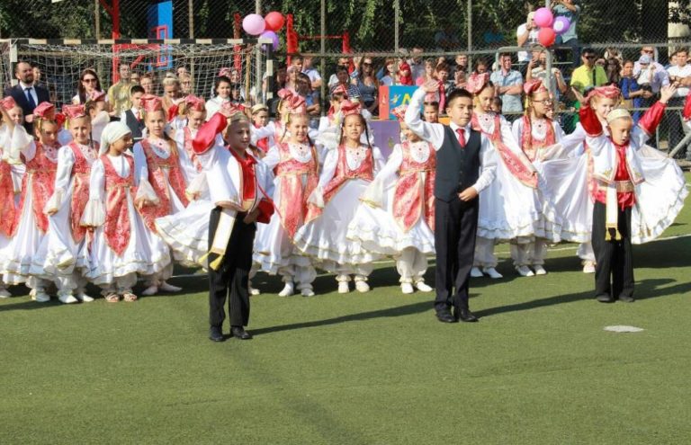 Канюкаеву Ф.Б. от школы “Яктылык” в день рождения!