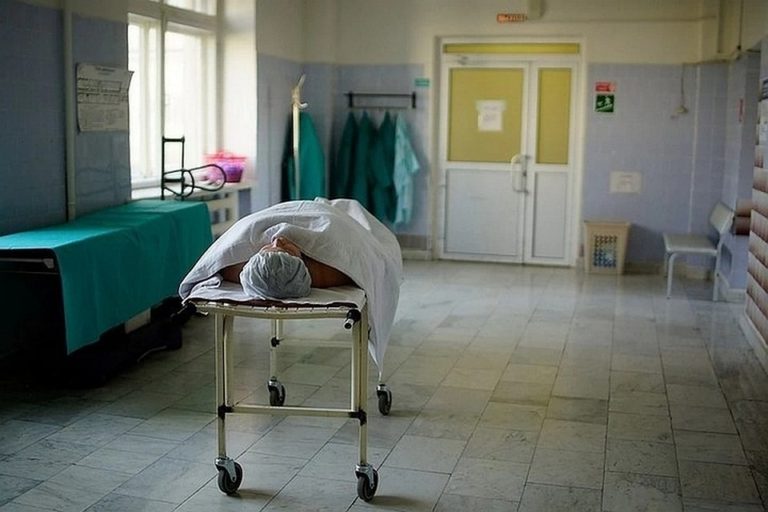 Житель Башкирии заявил, что в морге родственников умерших «заставляют перекладывать» тела