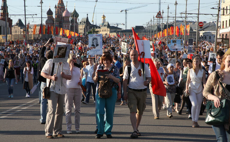 Шествие “Бессмертного полка” перенесли на 9 мая 2021 года