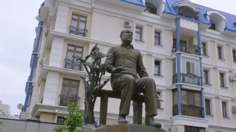 ВИДЕО: Знаете ли вы, где находится первый в Татарстане памятник Рустему Яхину, автору мелодии гимна РТ?