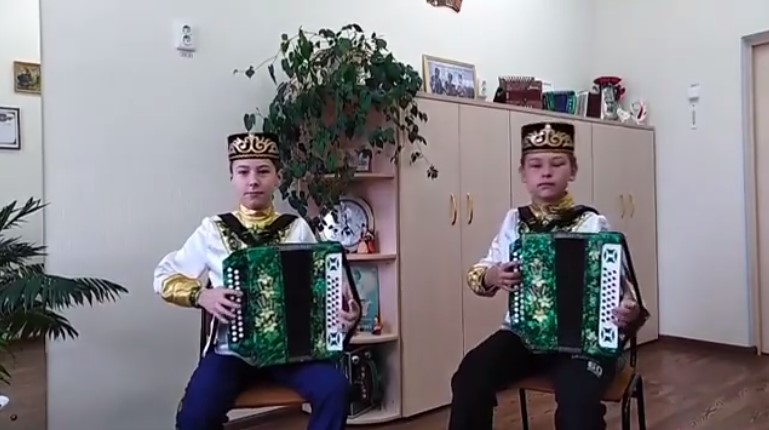 ВИДЕО: Без-татар балалары! ТАССРның 100 еллыгы белән котлап, балалардан музыкаль бүләк