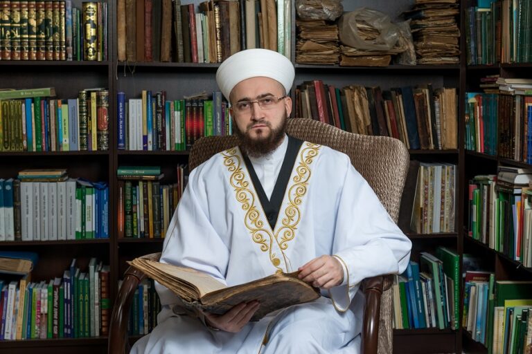 Пятничное наставление муфтия: “Воздавайте хвалу Аллаху за каждый новый день и все блага, которыми Он нас наделил”