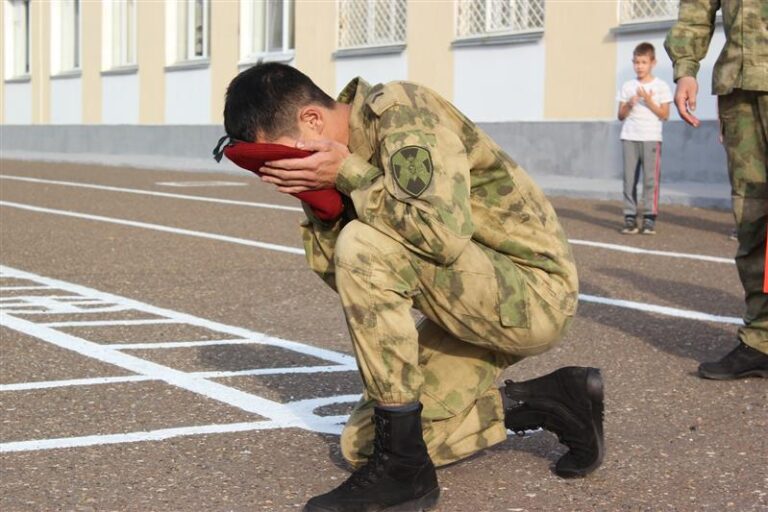 Двое военнослужащих из Башкирии заслужили право ношения крапового берета