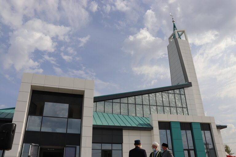В Набережных Челнах сегодня открылась новая мечеть «Чаллы Яр» — в стиле high-tech