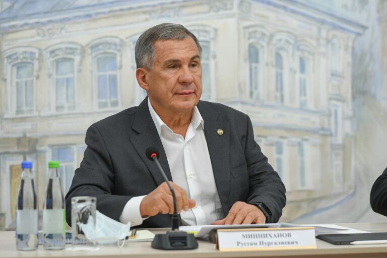 Президент РТ поддержал предложение о создании молельных комнат в торговых центрах Казани