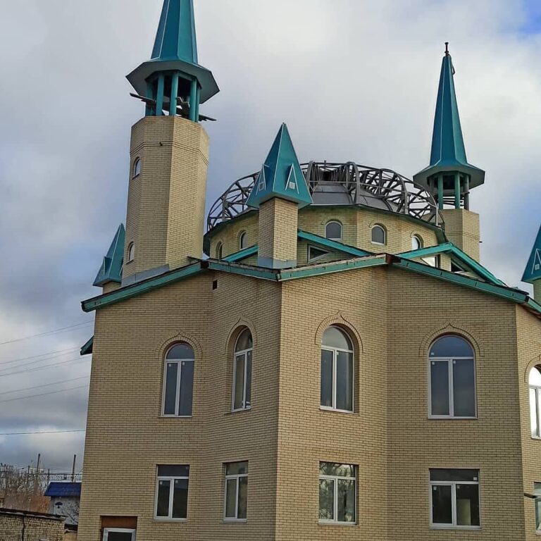 Щедрость-это дерево в раю ветки которой доходять земли и кто схватится за них (то есть проявит щедрость) тот попадет в рай.