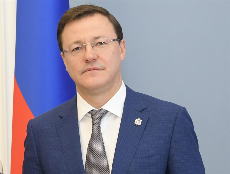Дмитрий Азаров объявил о введении дополнительных нерабочих дней в регионе
