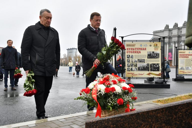В Самаре 7 ноября 2021 года на площади Куйбышева открылась патриотическая выставка