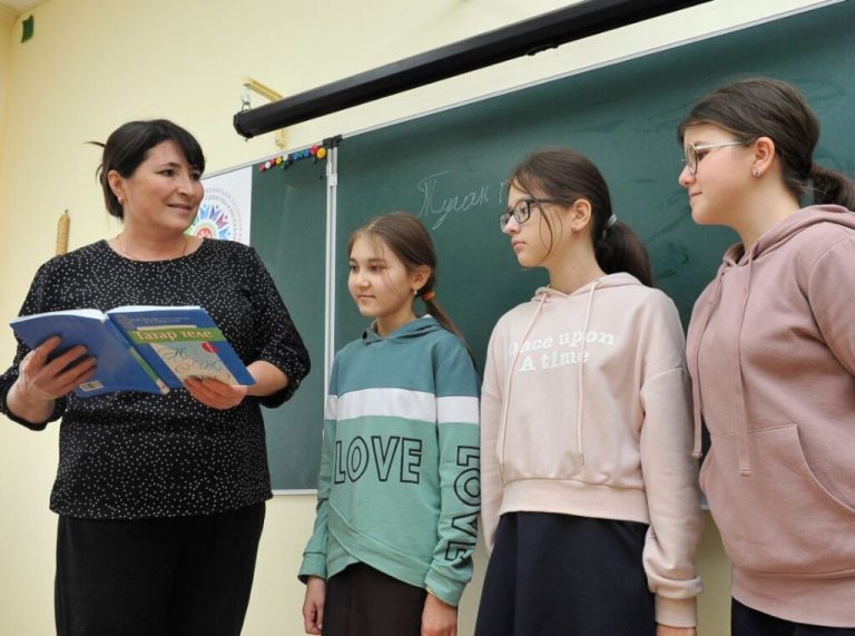 Татар теле: дәресме, уенмы?