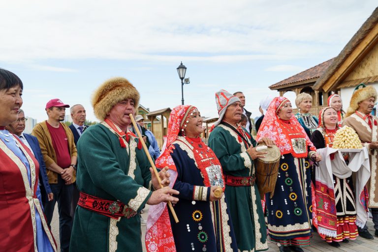 Киң күңелле,кунакчыл халык