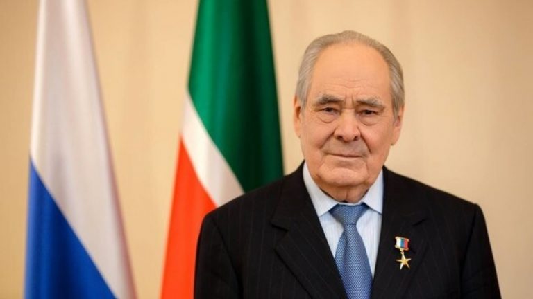 Канюкаев поздравляет Шаймиева с юбилеем