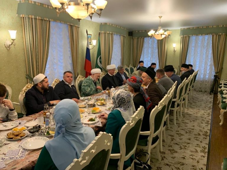 Встреча Председателя Национального совета ВКТ Василя Шайхразиева с Муфтием ДСМР Альбиром Кргановым с участием руководителя Штаба татар Москвы Рустэма Ямалеева