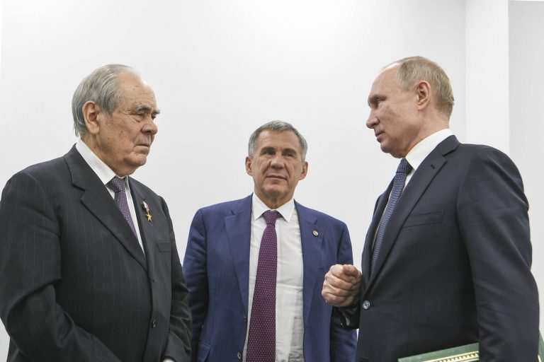 Путин поздравил Шаймиева с юбилеем и наградил орденом Андрея Первозванного