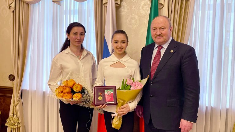 Полпредство Татарстана посетила олимпийская чемпионка Камила Валиева