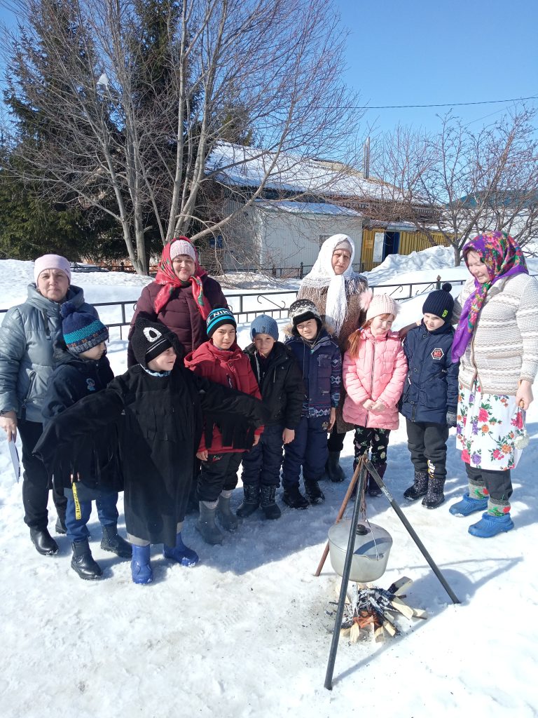 Карагыз әле, кара, каргалар очып бара!