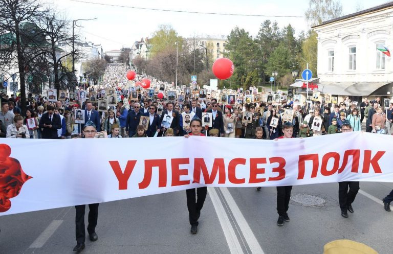 Үлемсез полк мәйданнарга чыга
