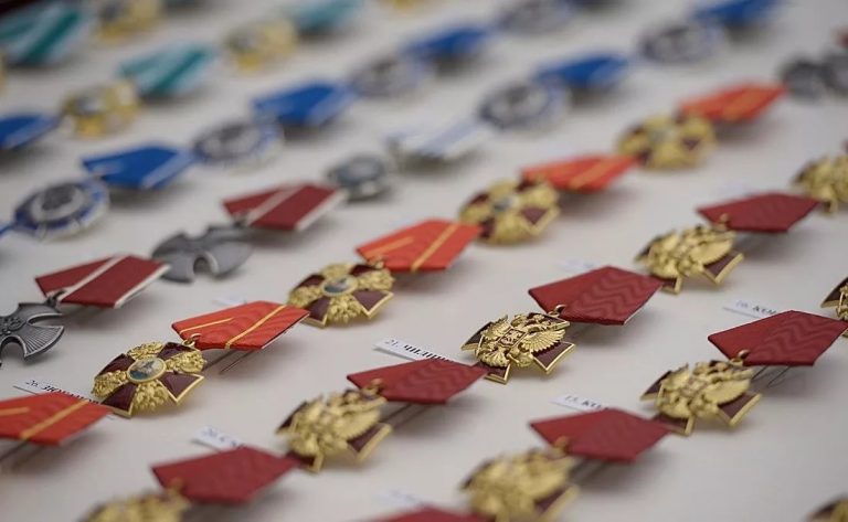В России предложили создать госнаграды с мусульманскими символами