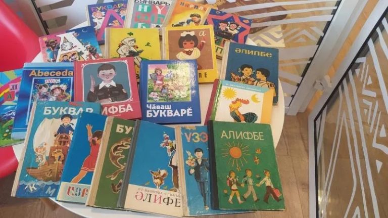 В самарскую Библиотеку народов Поволжья поступила уникальная коллекция букварей разных народов