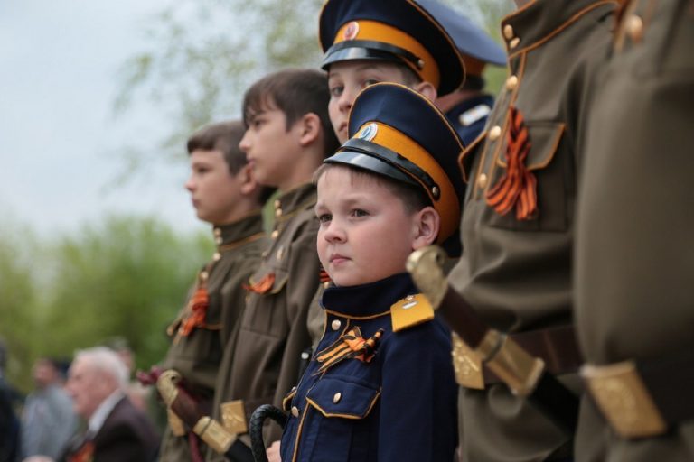 Ватанны сөю хисен яшьтән сеңдерәбез