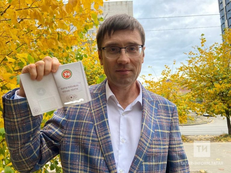 Рәмис Латыйпов: «Татарча битләре – «татарская вкладка» булган паспортны алу кирәкме?»