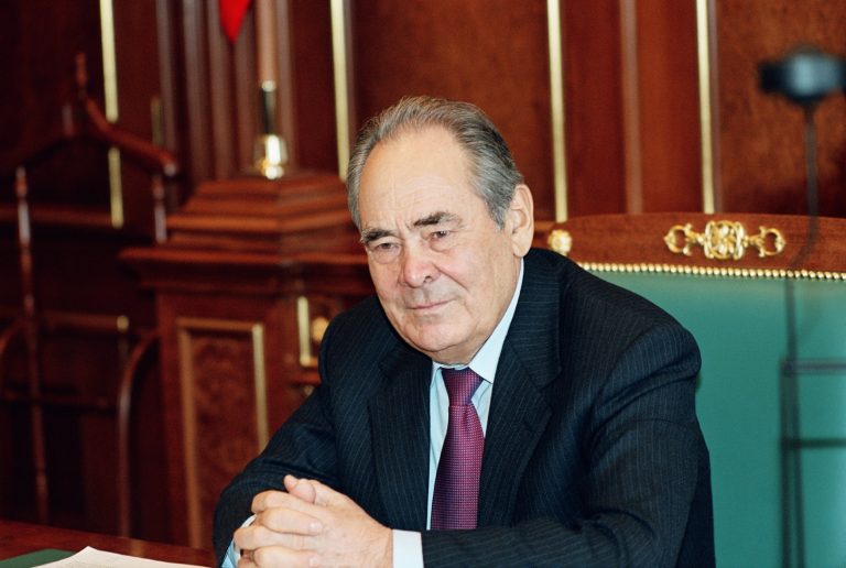 Минтимер Шәймиев шәхси фондыннан 3 629 китапны Милли китапханәгә тапшыра