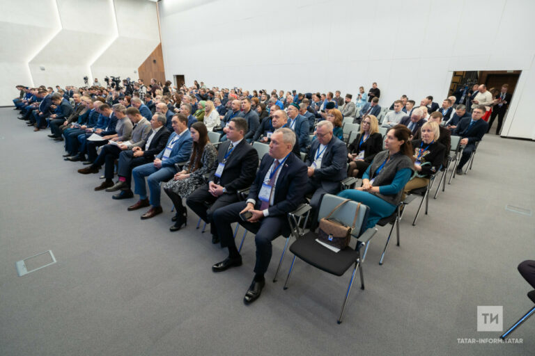Бөтен дөнья татар эшмәкәрләре Казанда: «Татар эшмәкәре һәрвакыт «алга» дип эшләргә тиеш»