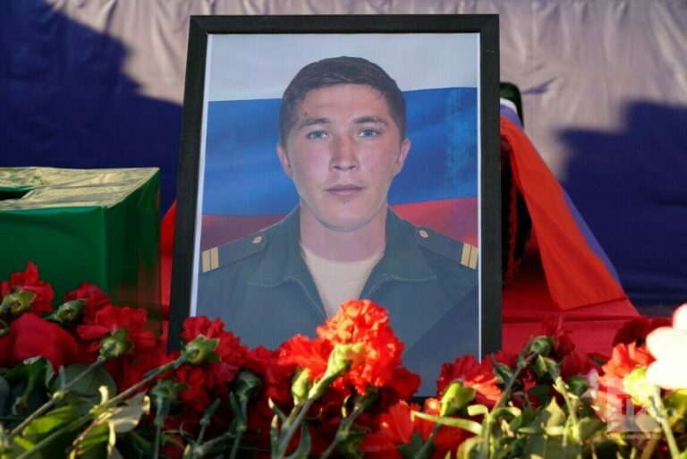 «С детства был отчаянный»: в Башкирии простились с угнавшим БТР ВСУ Фанисом Хусаиновым