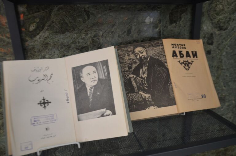 Произведения Мухтара Ауэзова перевели на татарский язык