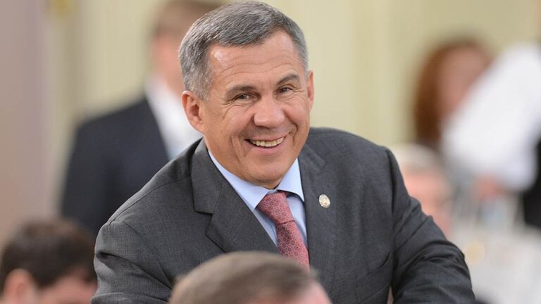 Поздравляем Рустама Минниханова с Днём рождения!