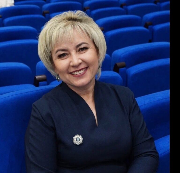 Уважаемая Рахима Ильдусовна, поздравляем Вас с днём рождения!