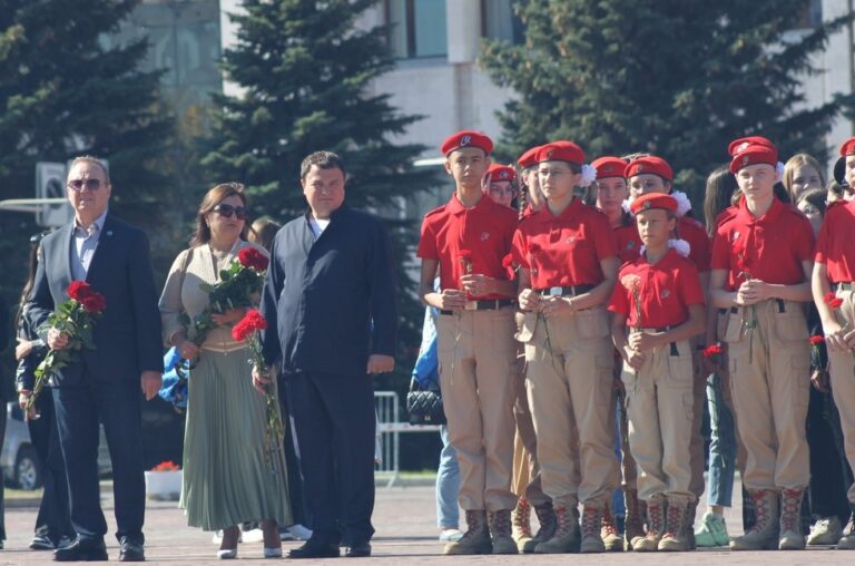 В Самаре состоялась торжественная церемония возложения цветов в память о жертвах теракта в Беслане