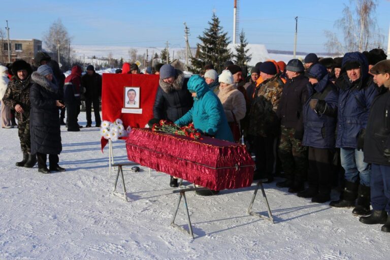 В Камышлинском районе проводили в последний путь погибшего в зоне СВО солдата